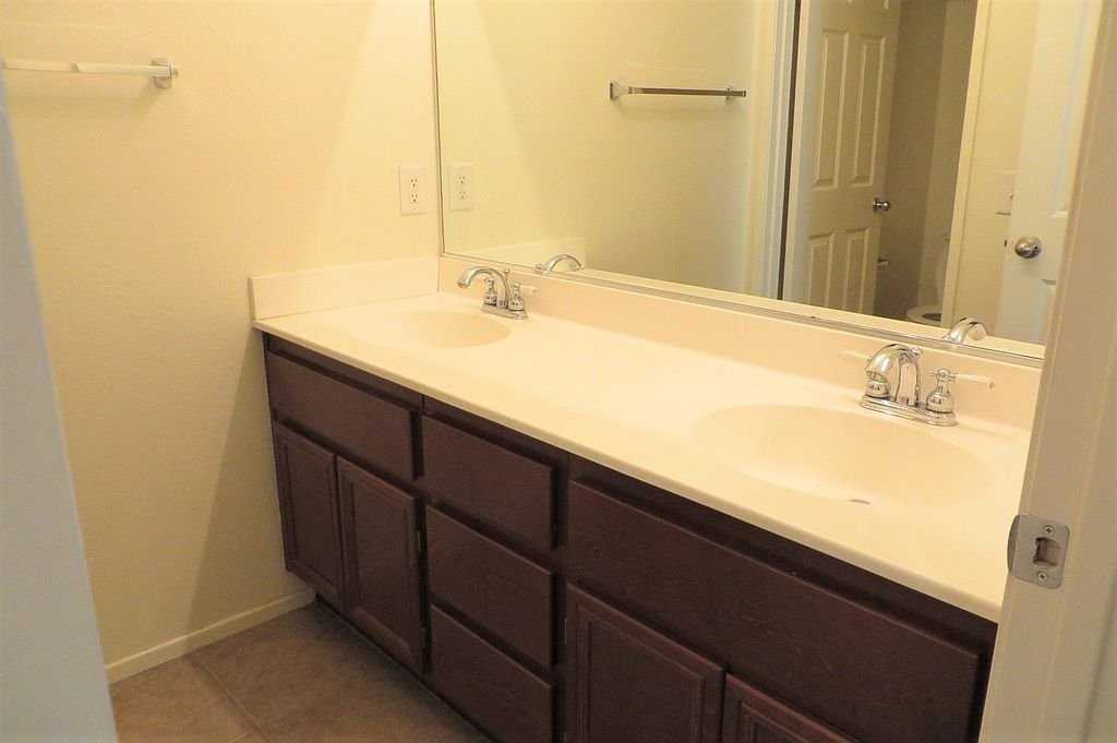 13293 Marshwood St - Photo 5 of 13