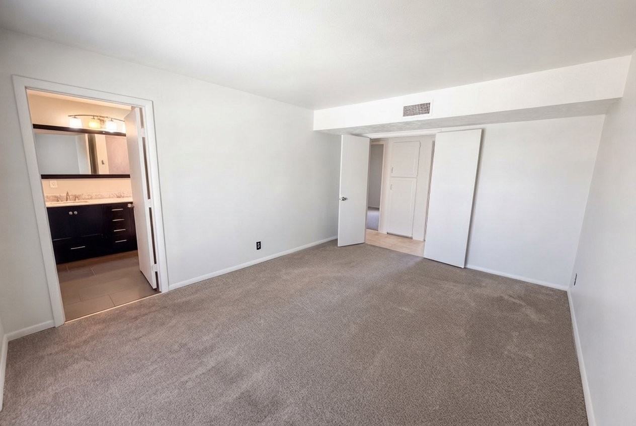 13615 N 18th Dr - Photo 4 of 6