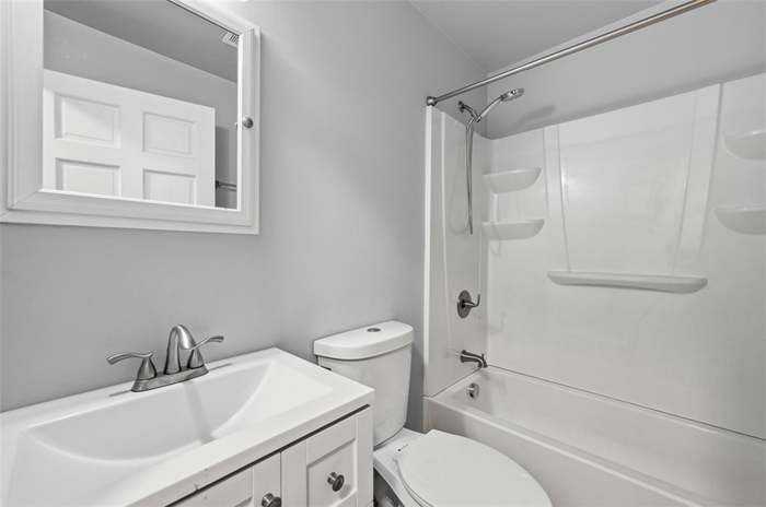 2114 Meadow Ln - Photo 3 of 20