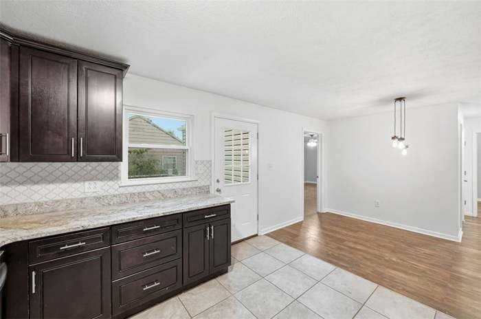 2114 Meadow Ln - Photo 4 of 20