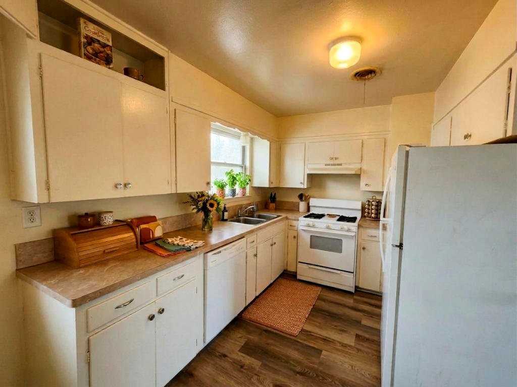 2118 Circle Dr - Photo 3 of 7