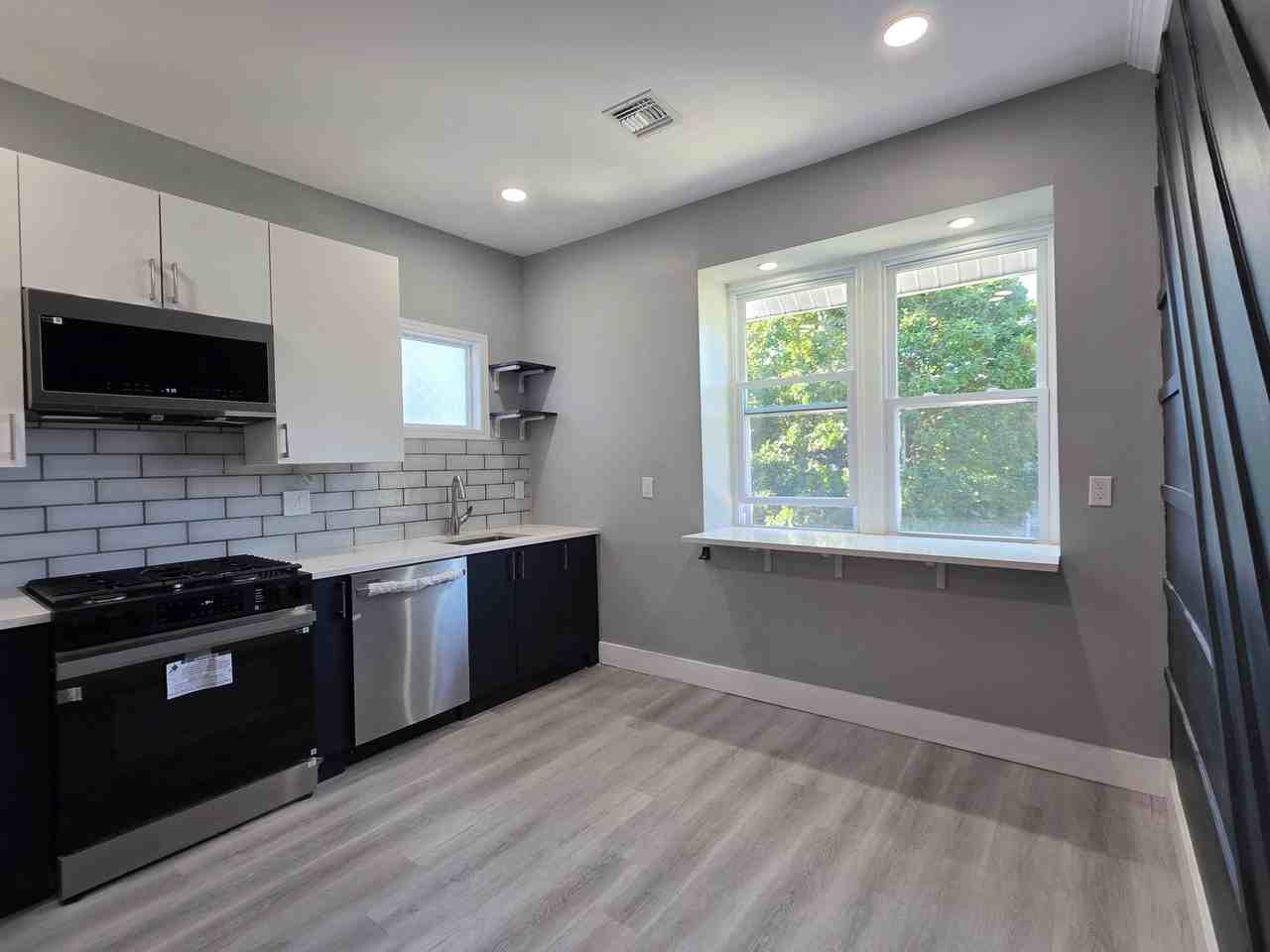 20 W 49th St #2 - Photo 2 of 19