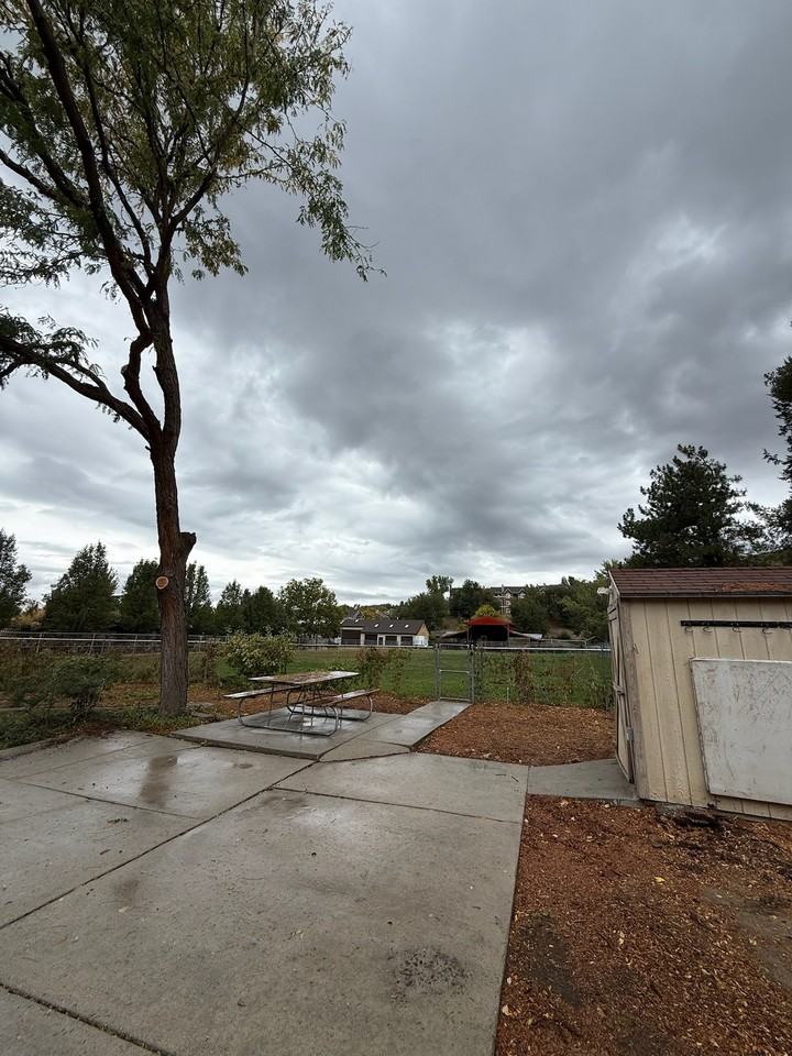 2085 E Cottonwood Cove Ln - Photo 3 of 20