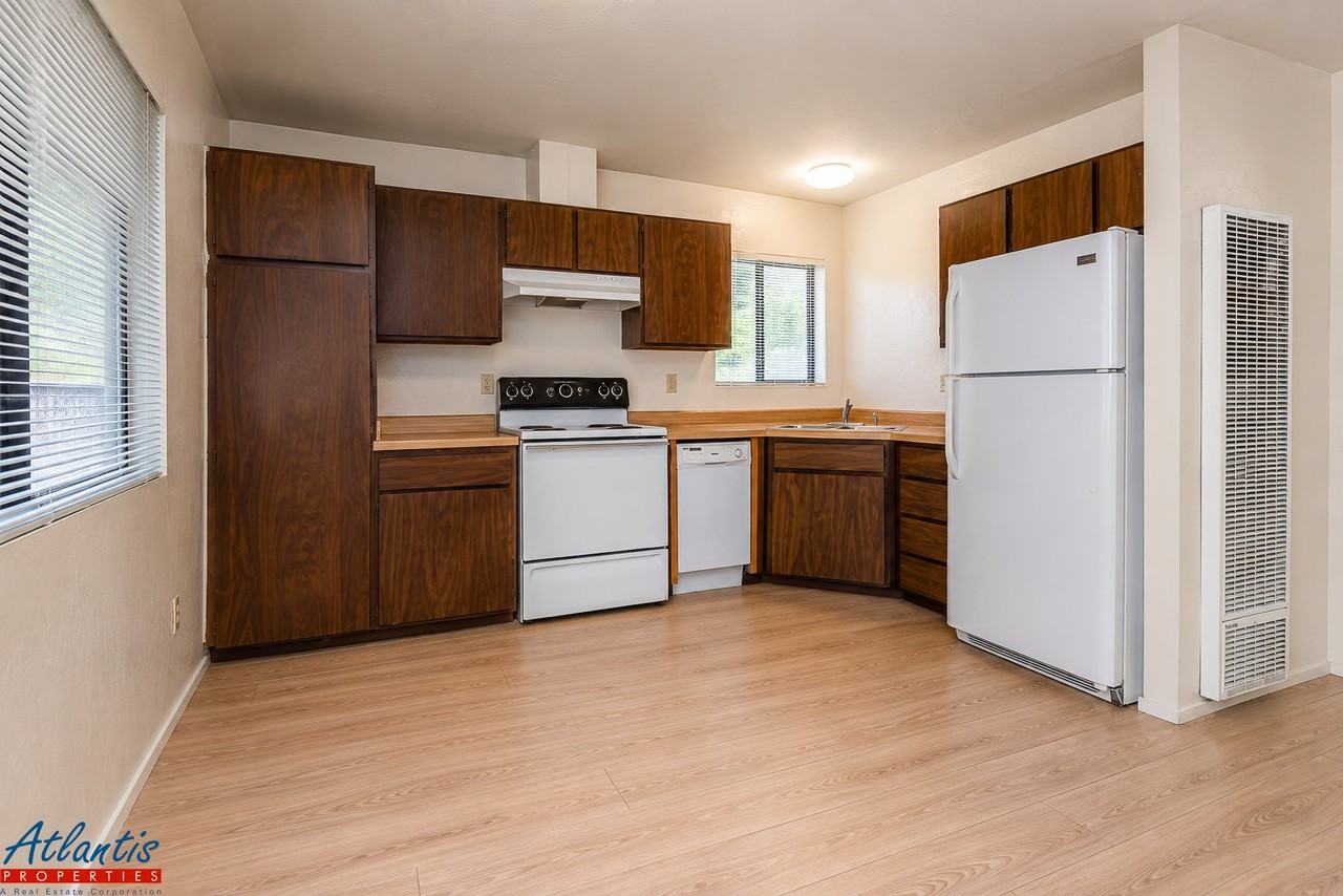 414 Bay Ave #C - Photo 4 of 15