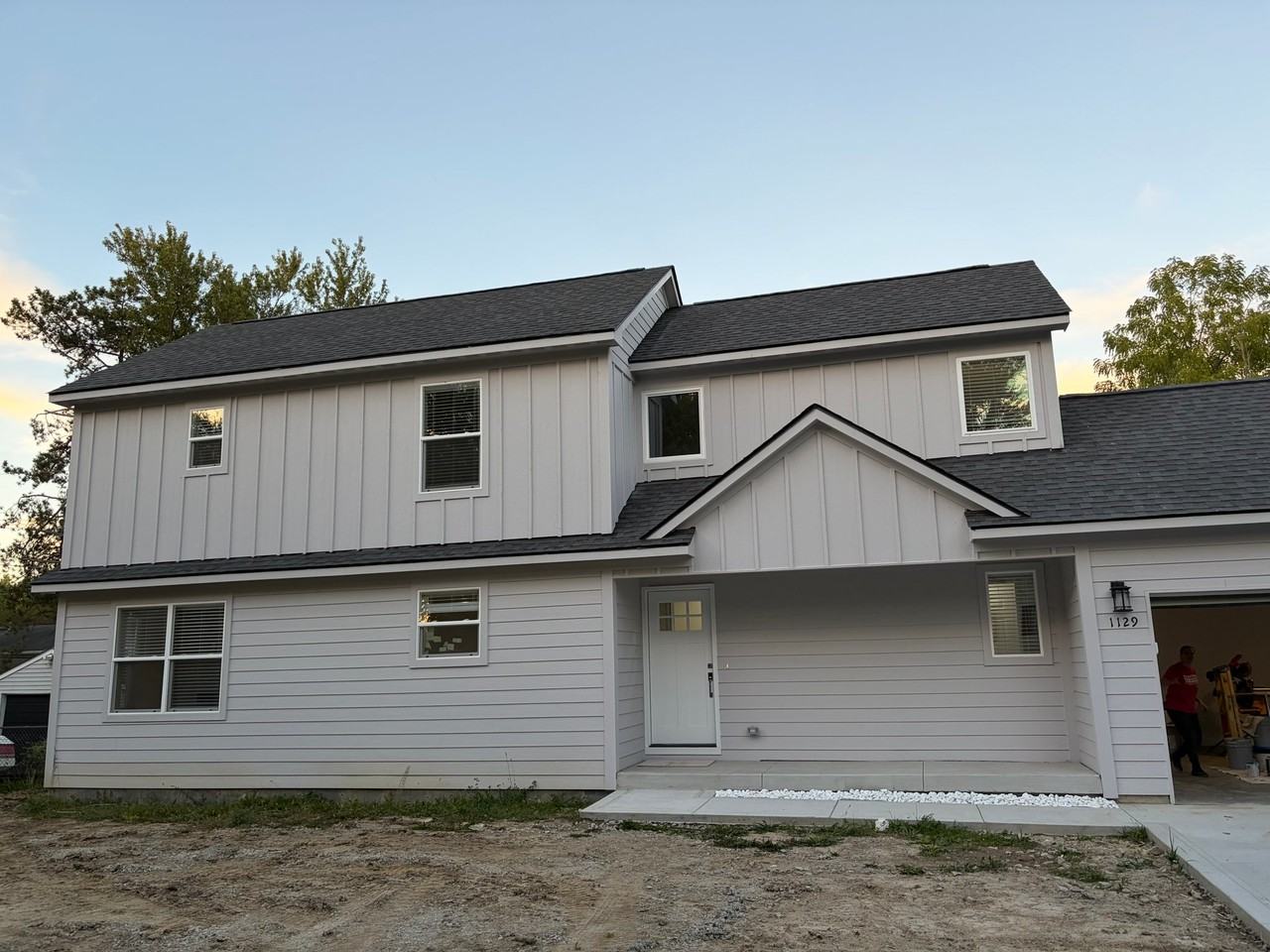 1129 Tecumseh Ave - Photo 2 of 16