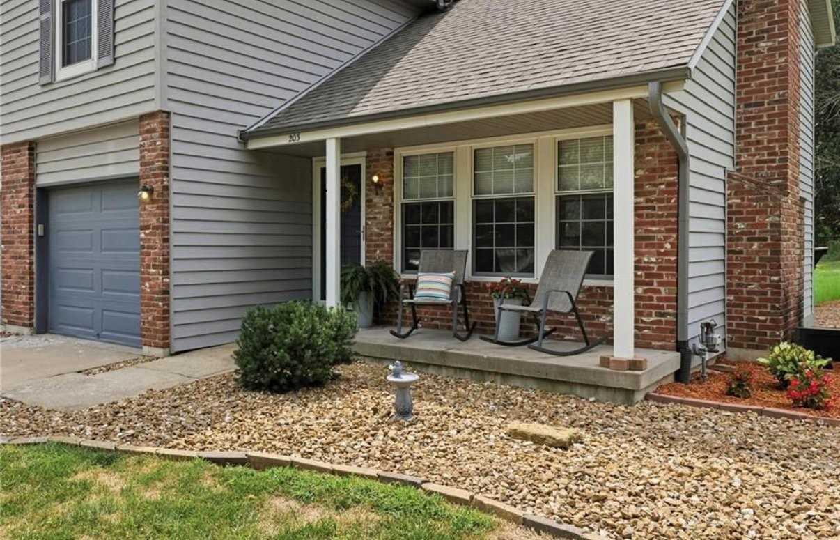 203 W Foxwood Dr - Photo 3 of 20