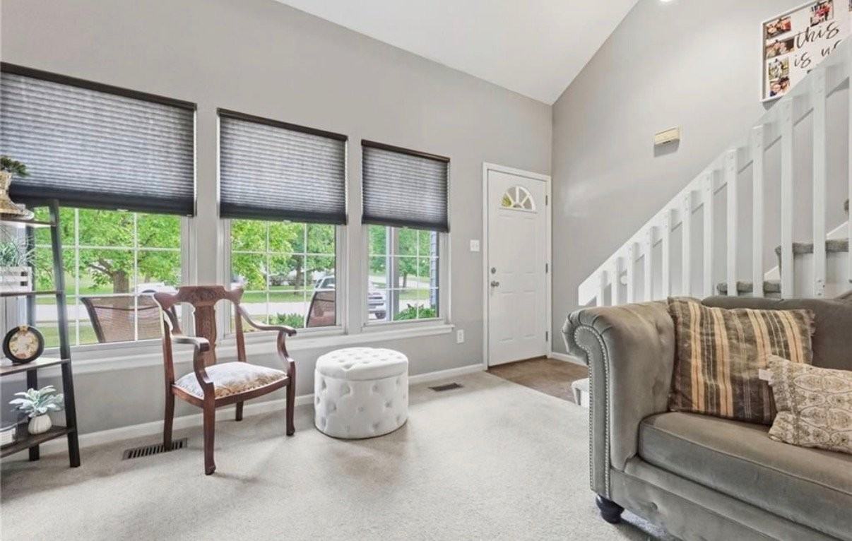 203 W Foxwood Dr - Photo 4 of 20