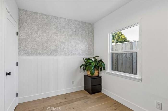 2417 W 75th St - Photo 3 of 15