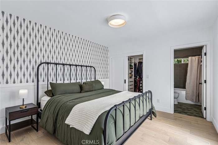 2417 W 75th St - Photo 6 of 15