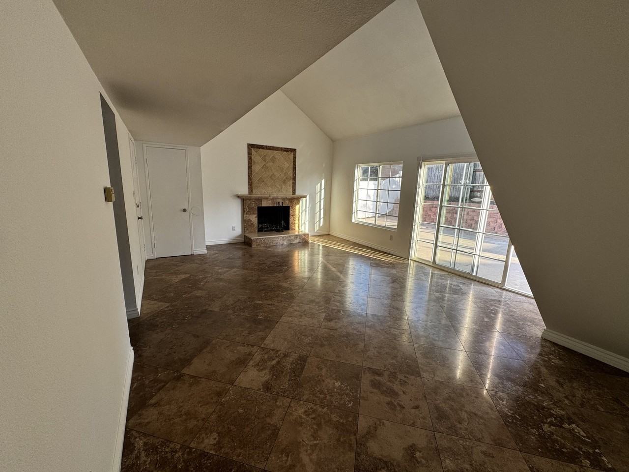 3831 Palm Ave - Photo 4 of 20