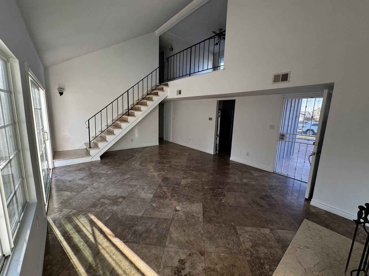 3831 Palm Ave - Photo 5 of 20