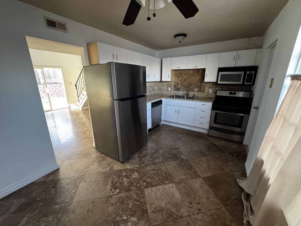 3831 Palm Ave - Photo 6 of 20