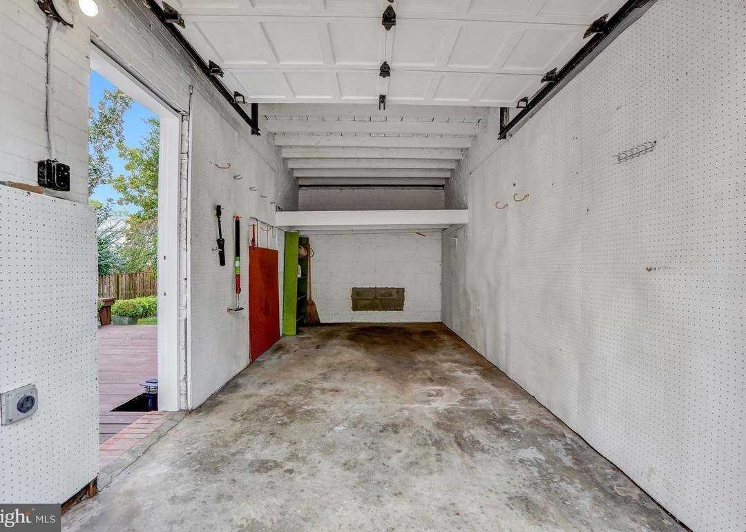 4526 44th St Nw - Photo 2 of 24