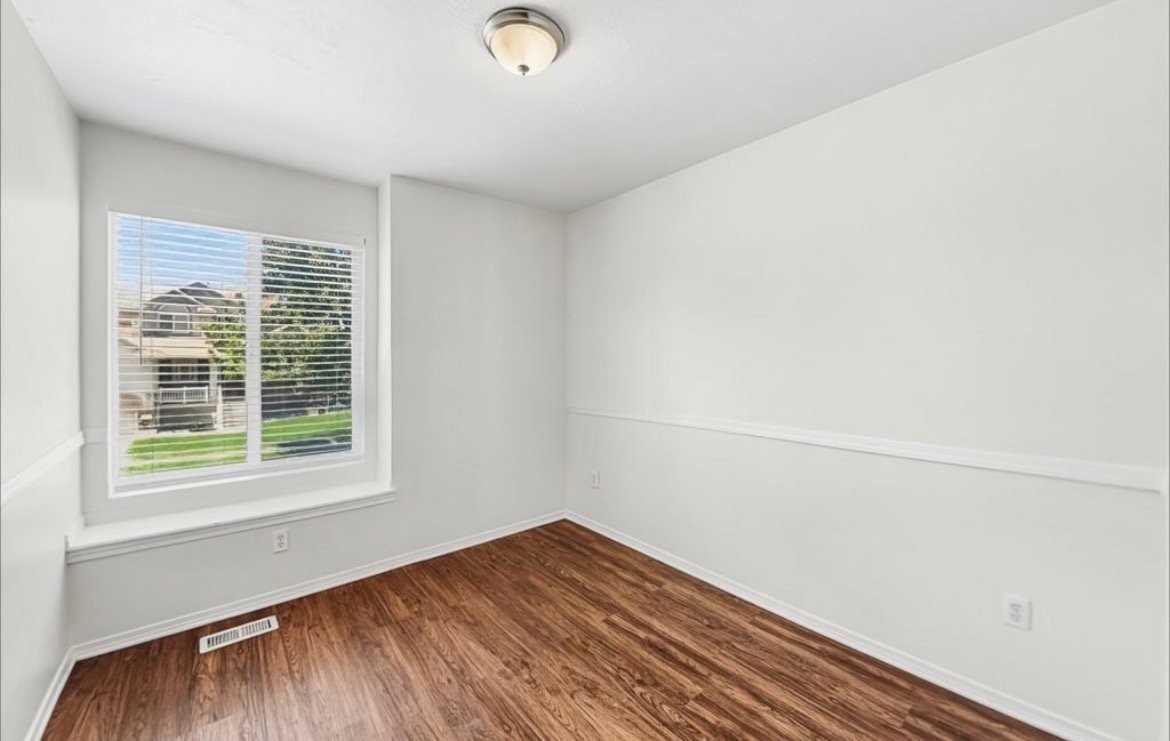1852 N Stallion Ln - Photo 3 of 10