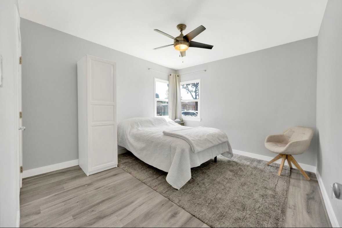 201 E 91st St - Photo 4 of 8