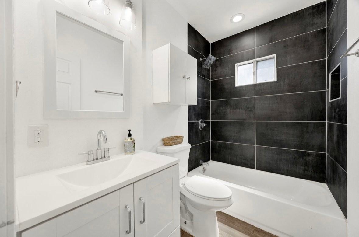 201 E 91st St - Photo 6 of 8