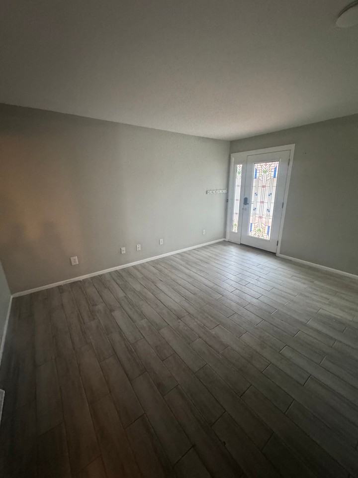 951 S Fulton St - Photo 3 of 7