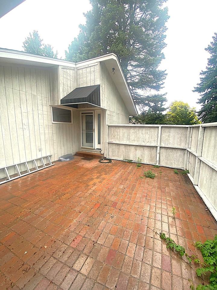 951 S Fulton St - Photo 6 of 7