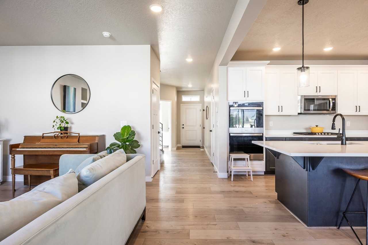 12911 S Berlynn Dr - Photo 5 of 19