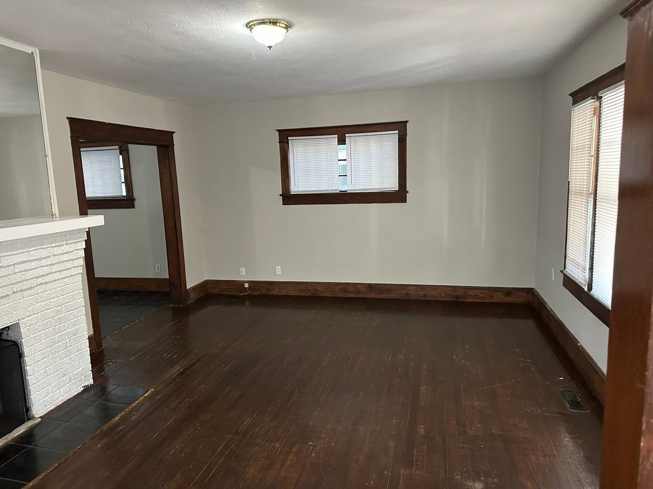 1023 Lincoln St - Photo 2 of 11
