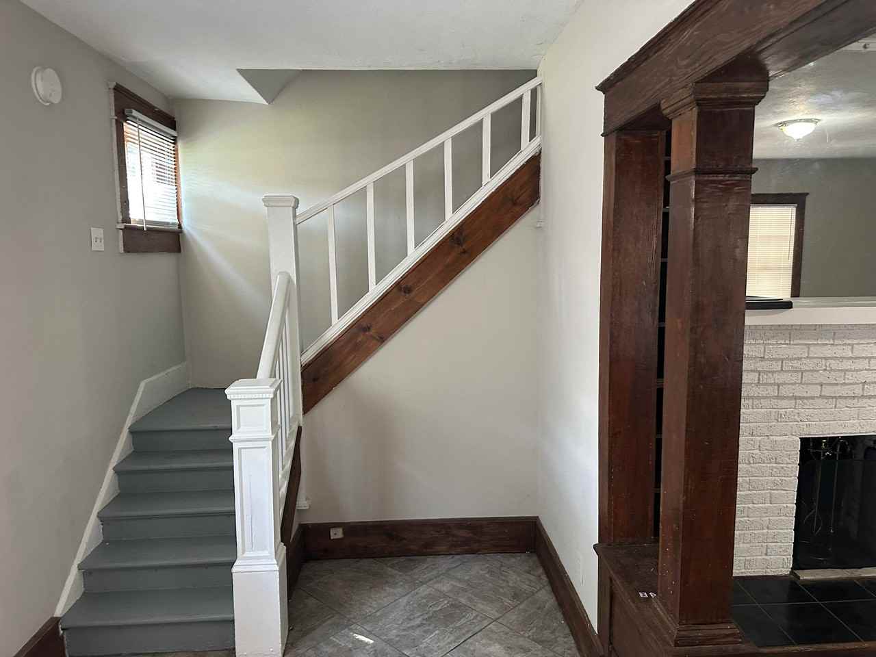1023 Lincoln St - Photo 3 of 11