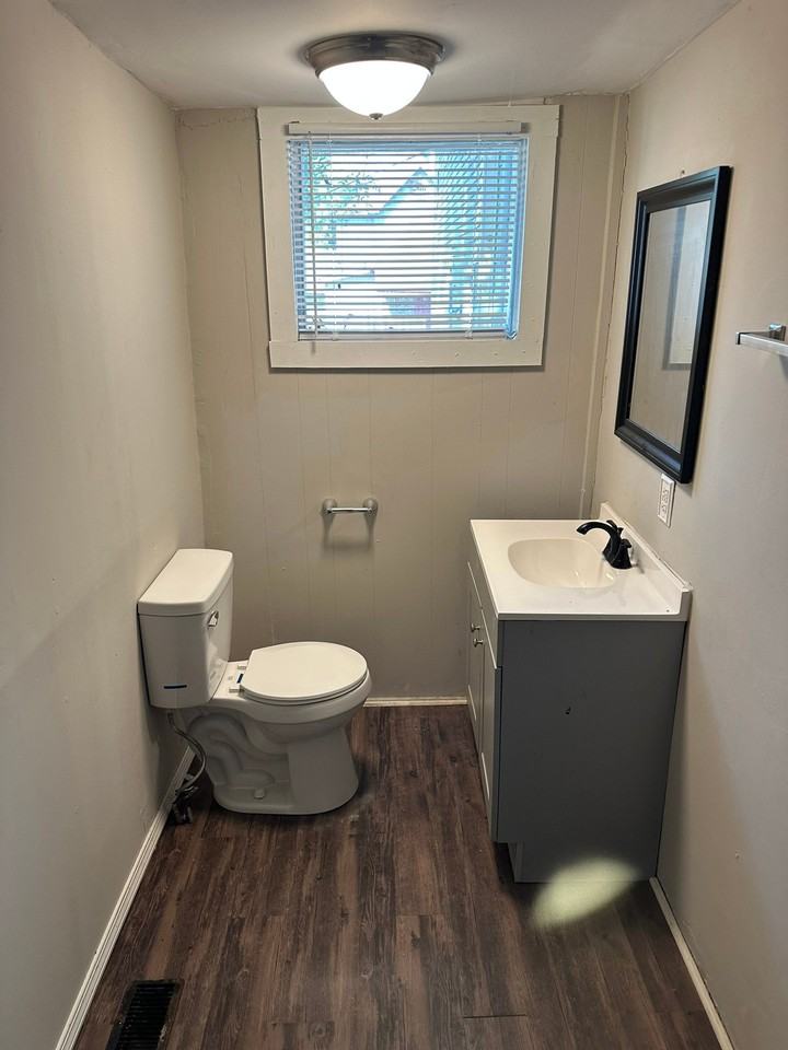 1023 Lincoln St - Photo 7 of 11