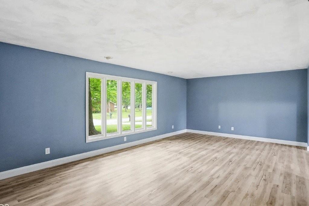 826 Yorkshire Rd - Photo 2 of 17