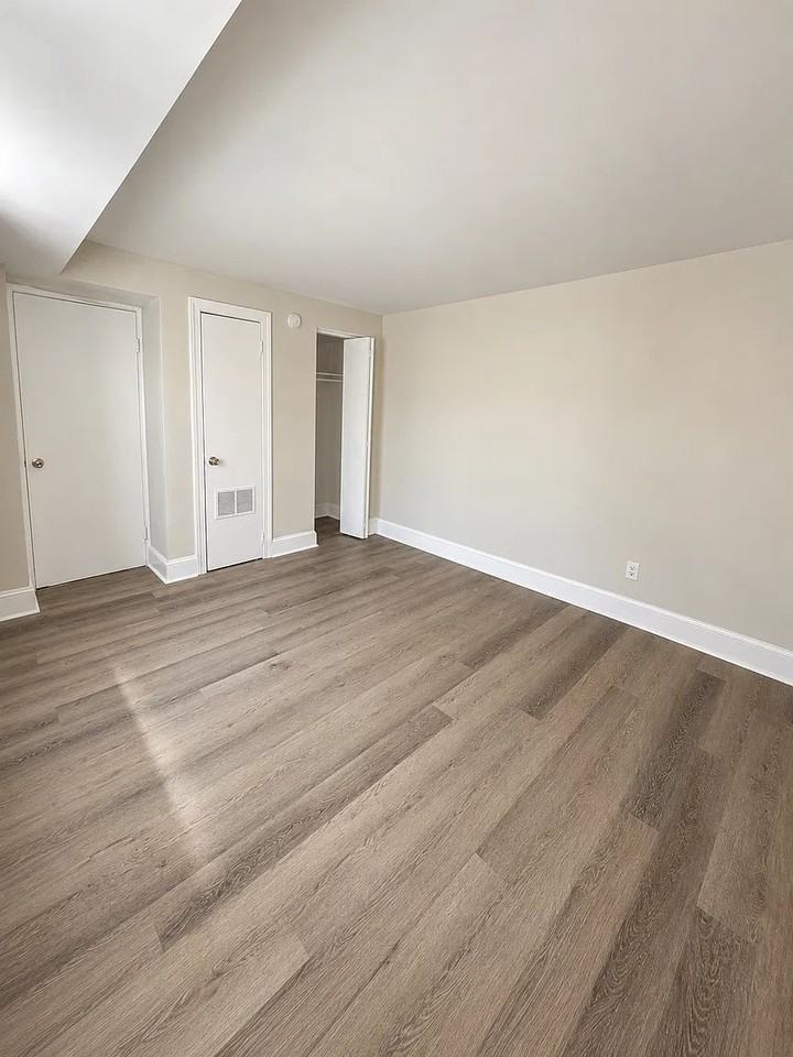 308 W 6th St #2 - Photo 6 of 9