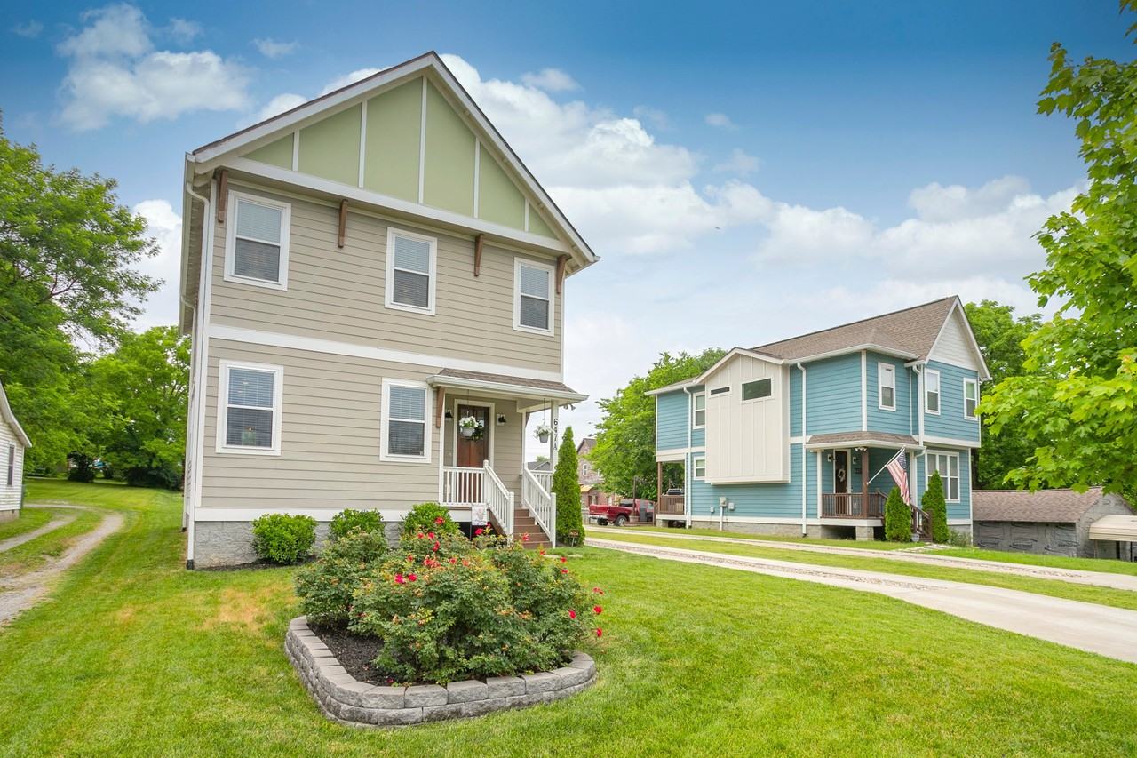 647 James Ave #A - Photo 2 of 20