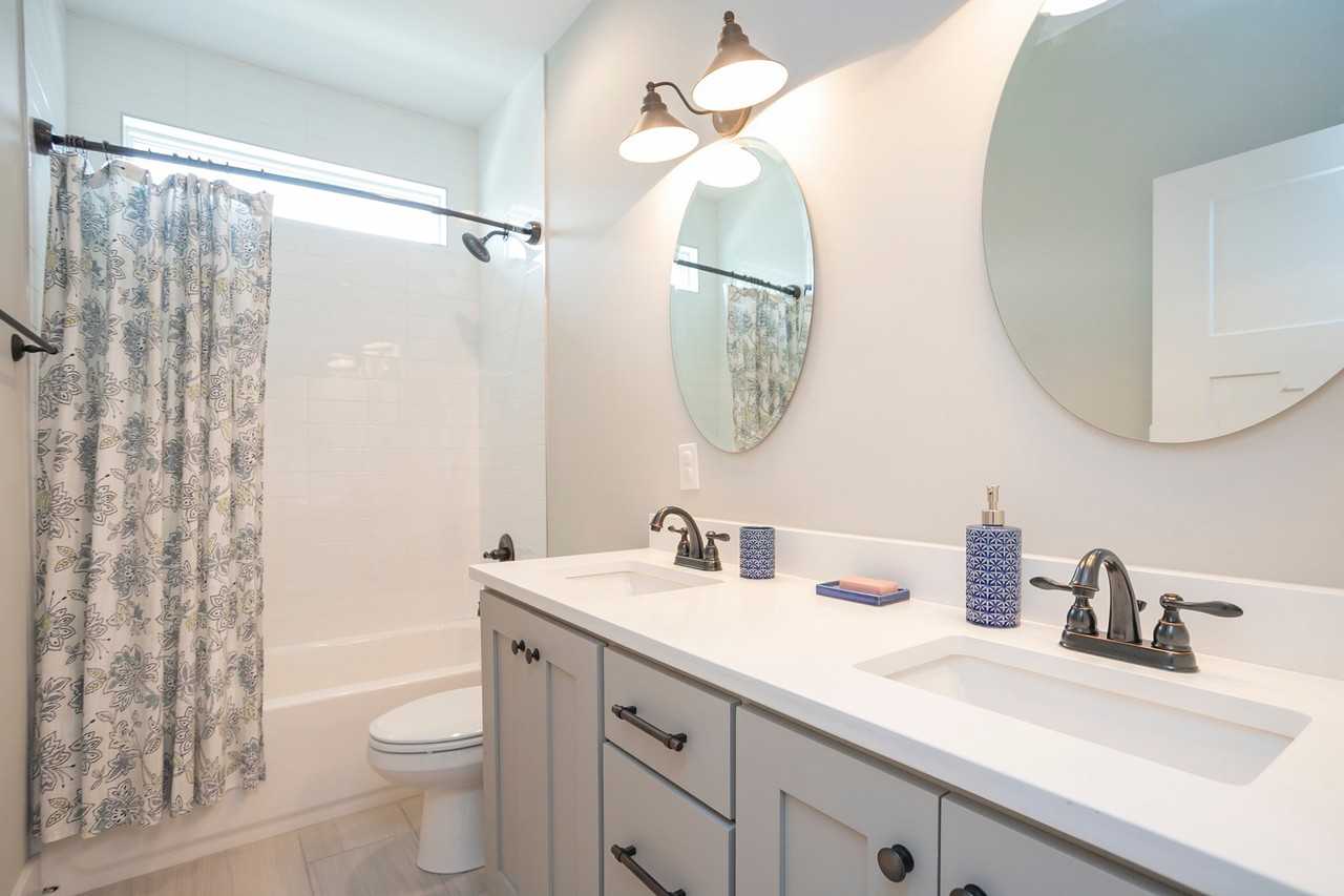 647 James Ave #A - Photo 4 of 20