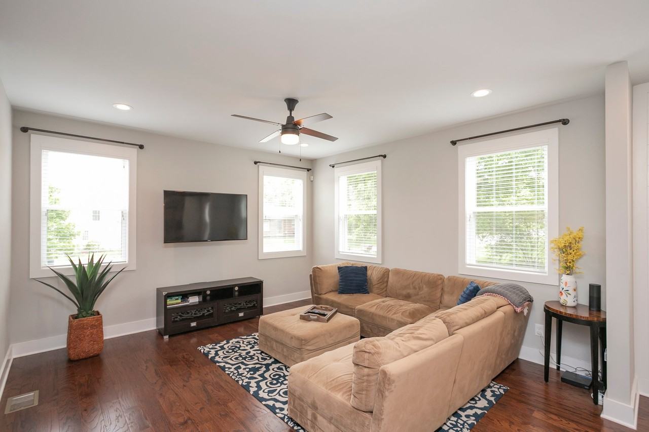 647 James Ave #A - Photo 6 of 20