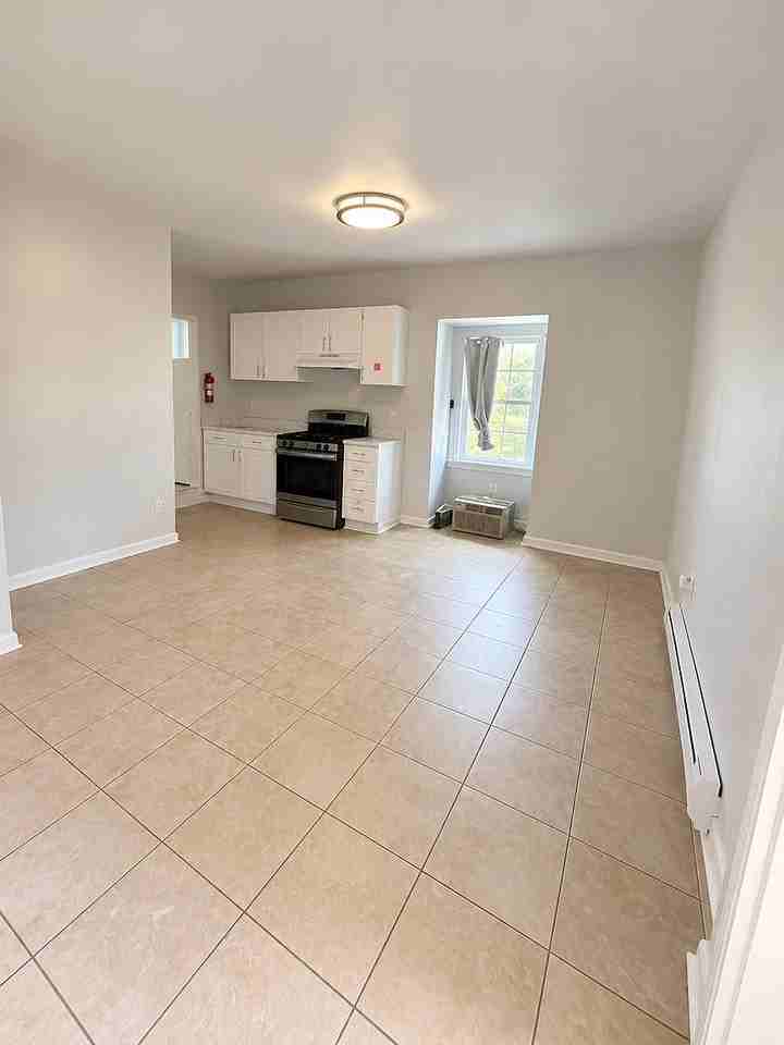 1134 W 4th St #3 - Photo 2 of 8