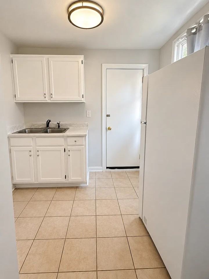 1134 W 4th St #3 - Photo 5 of 8