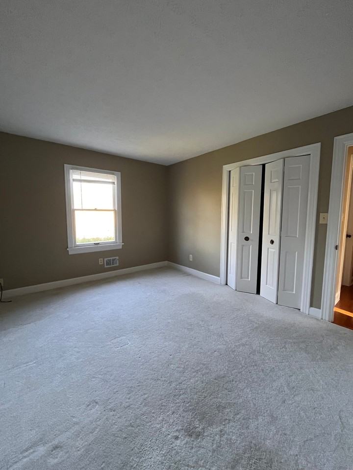 4612 Deepwood Ct - Photo 4 of 19