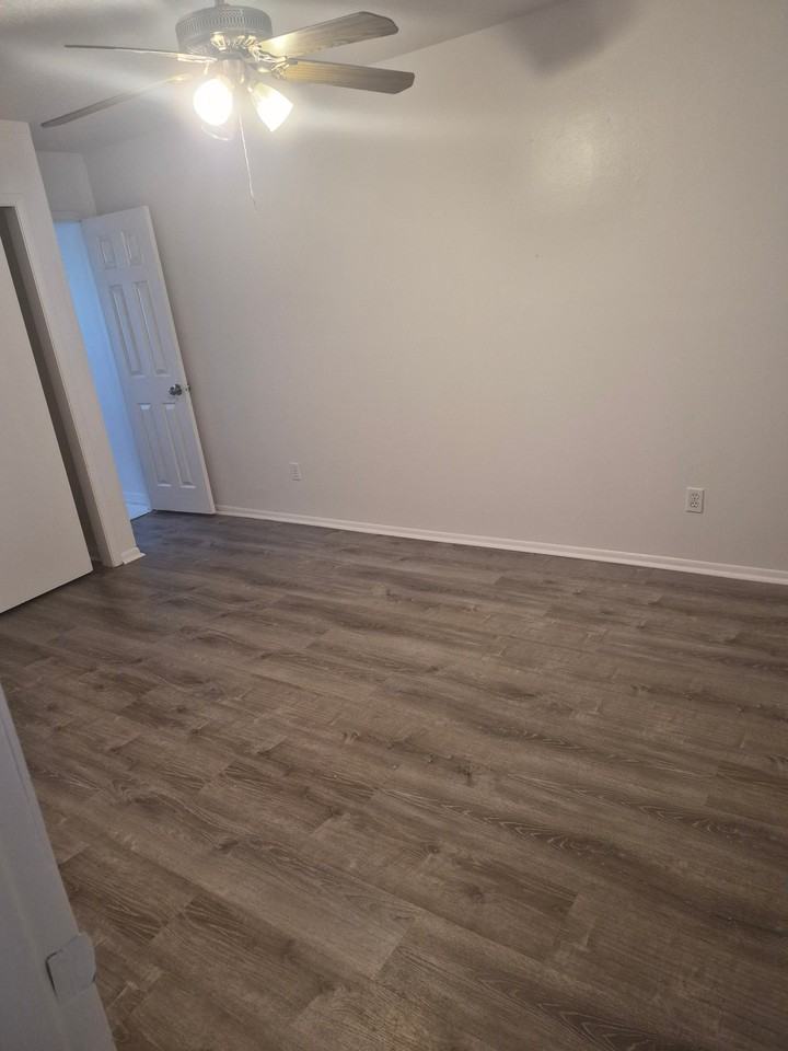 2304 60th Ave W - Photo 2 of 7
