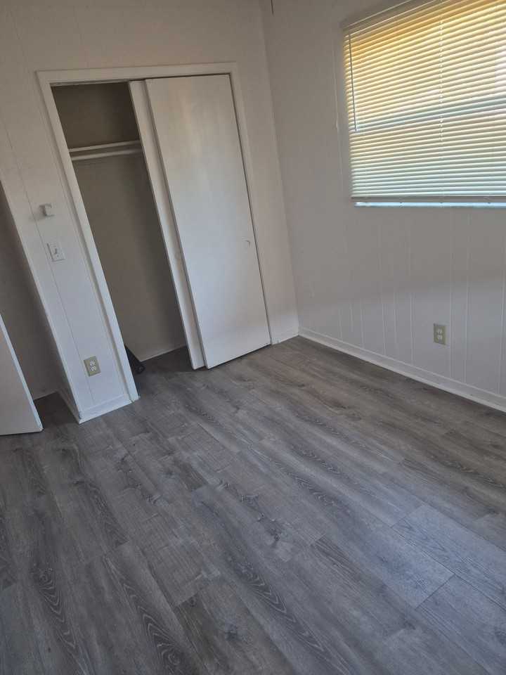 2304 60th Ave W - Photo 3 of 7
