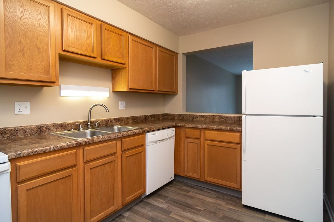 556 N 88th Plz - Photo 2 of 28
