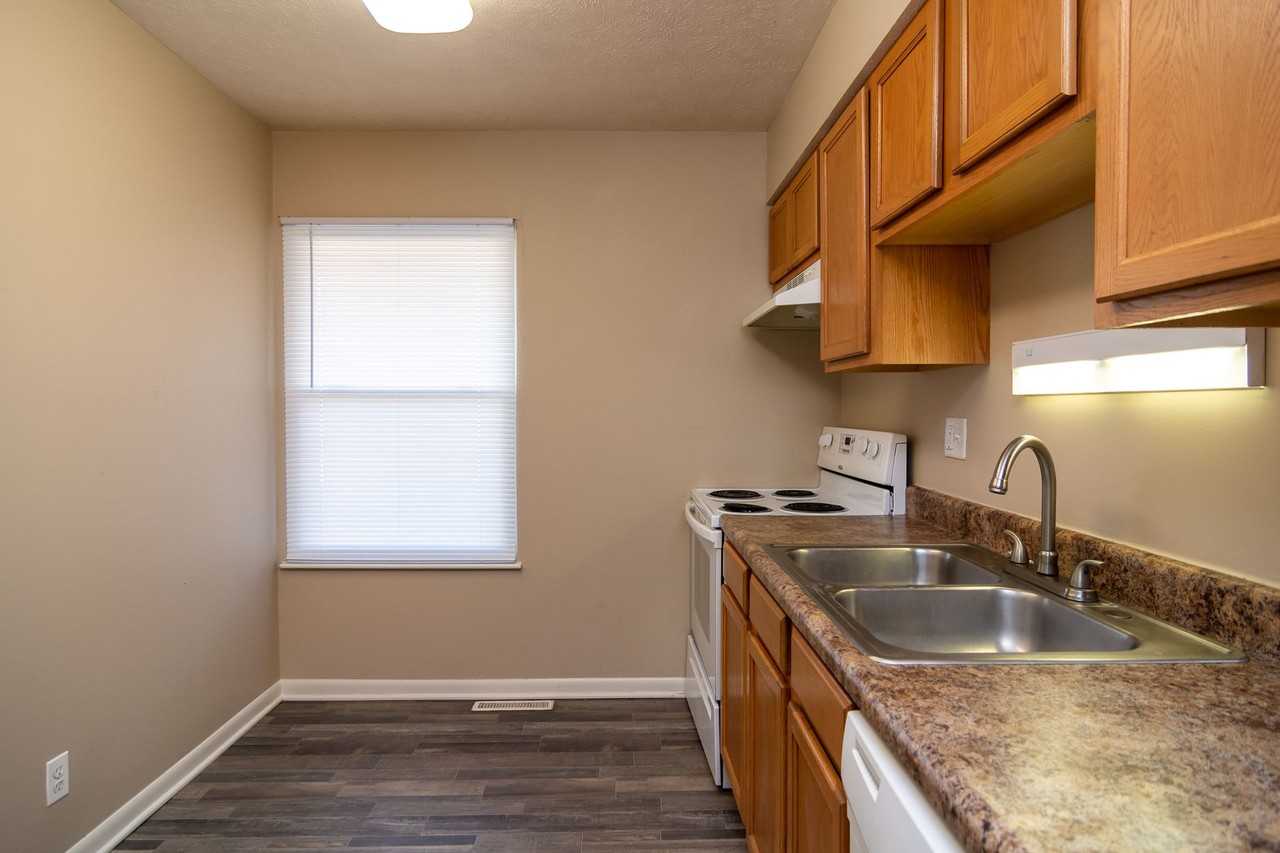 556 N 88th Plz - Photo 3 of 28