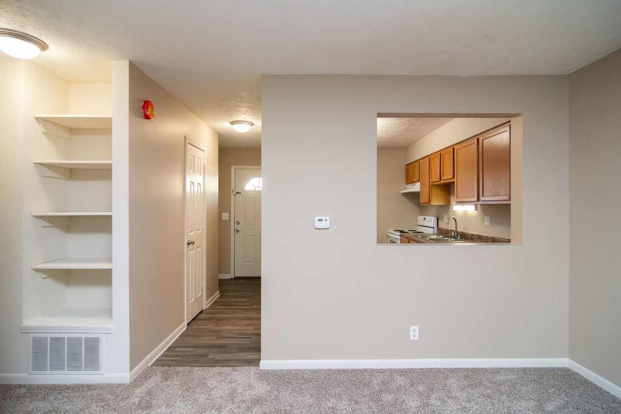 556 N 88th Plz - Photo 4 of 28