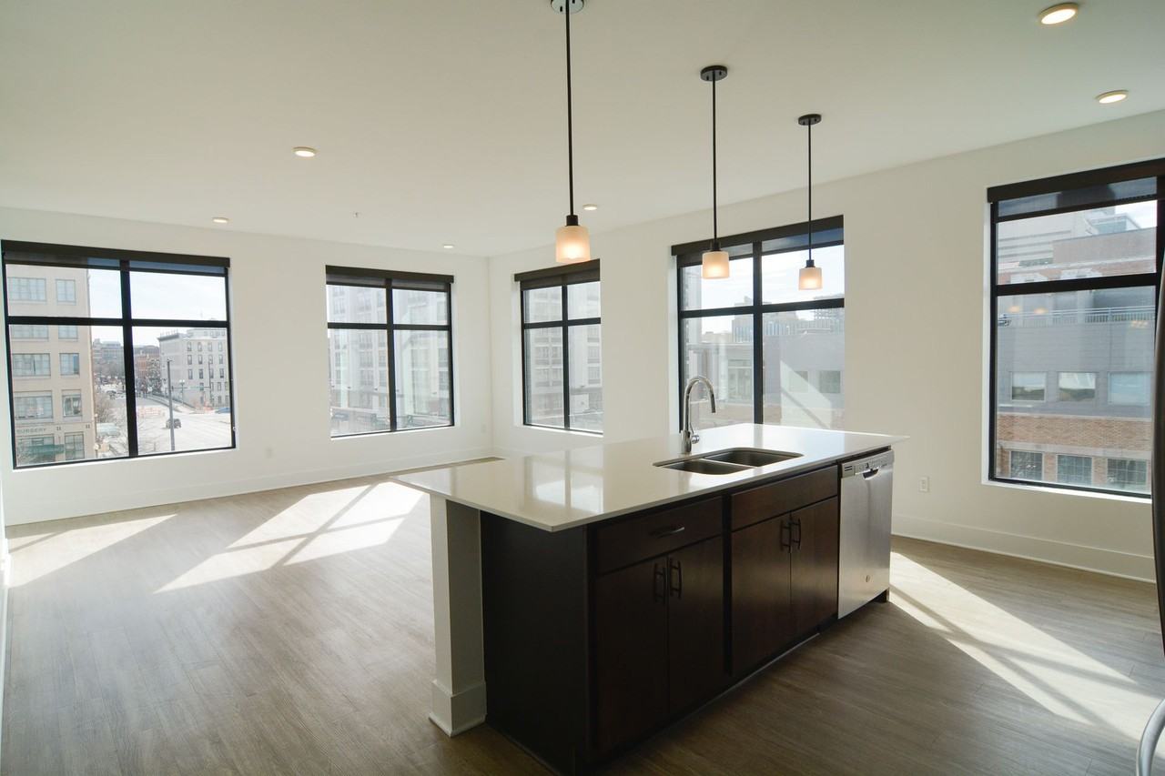 Capitol Place Apartments - Photo 6 of 8