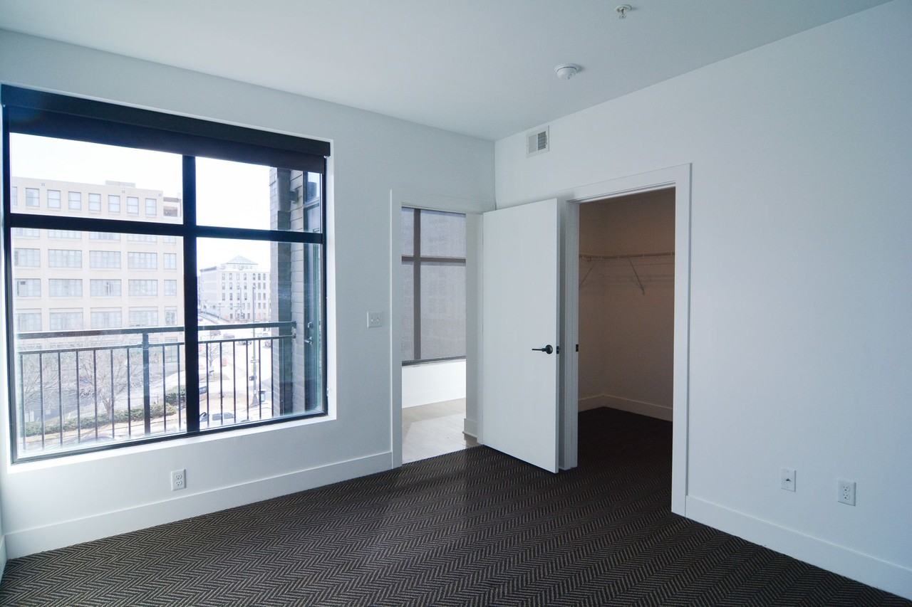 Capitol Place Apartments - Photo 7 of 8