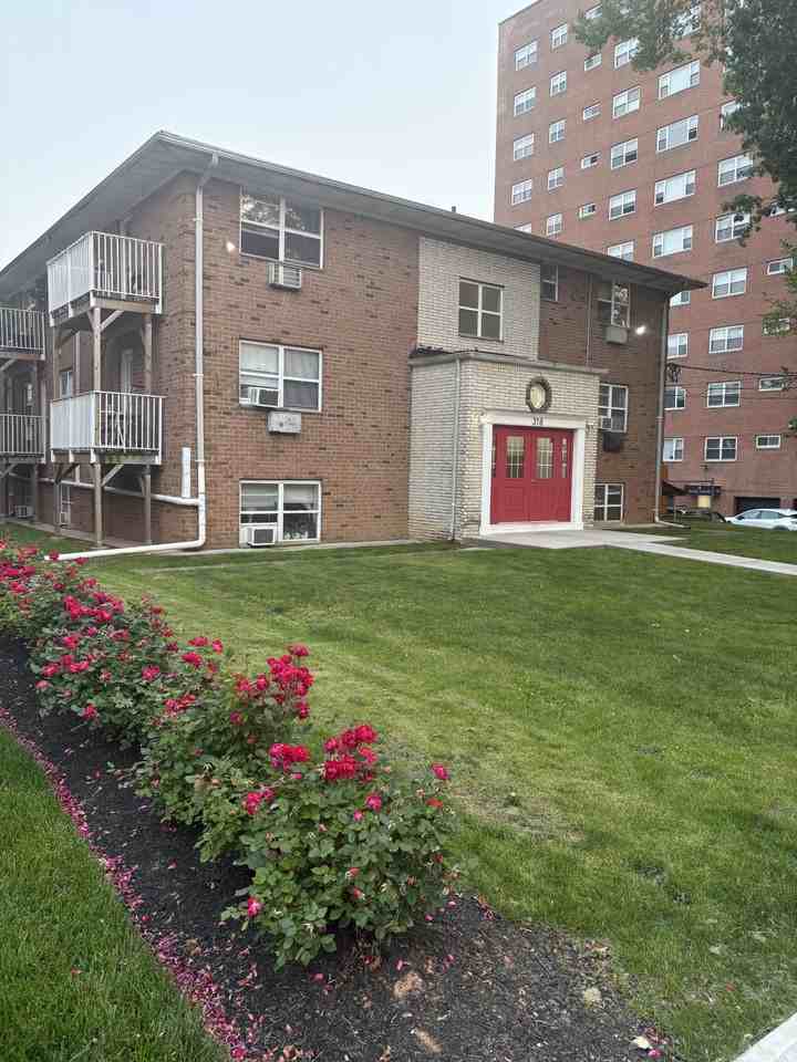318 W Jersey St #C1