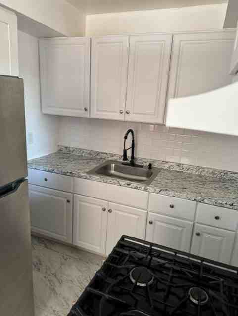 318 W Jersey St #C1 - Photo 6 of 15
