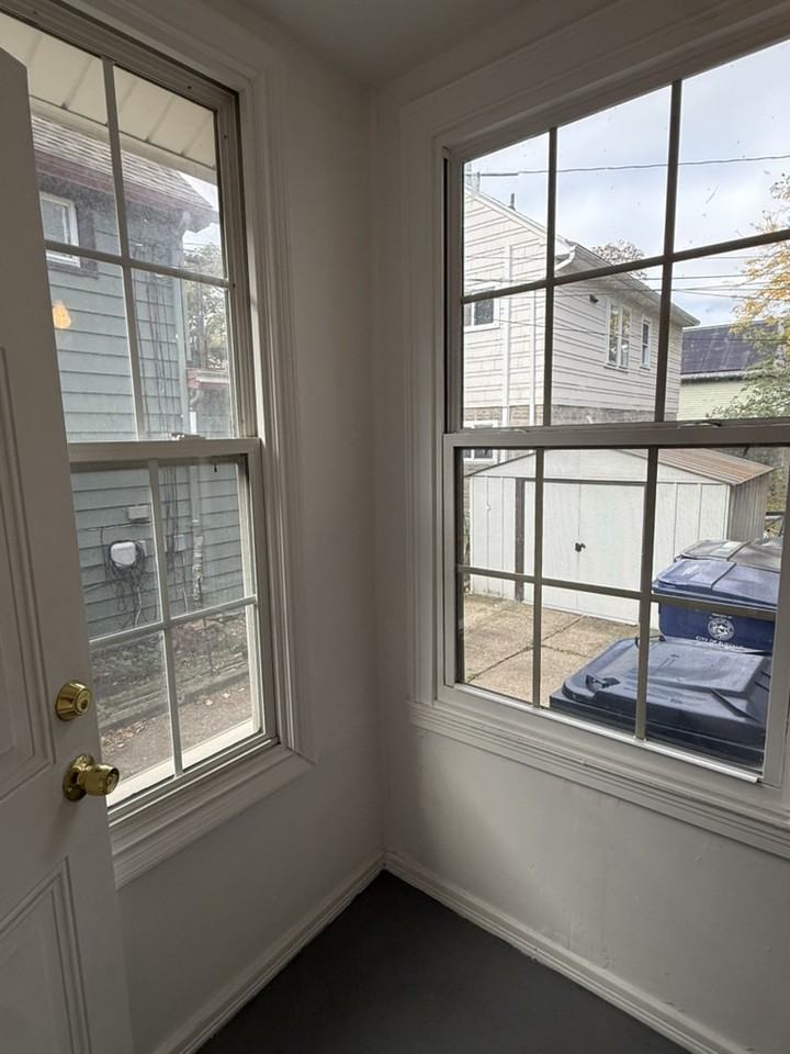 192 York St #REAR - Photo 3 of 16