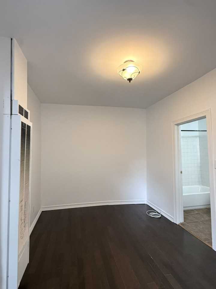 192 York St #REAR - Photo 5 of 16