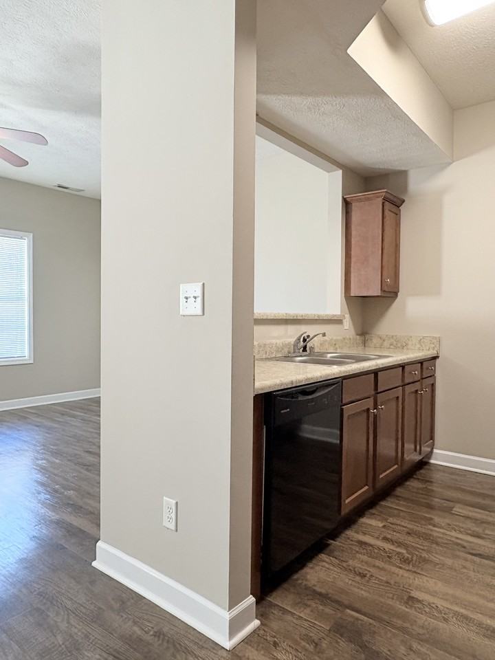 306 Moss Creek Ave #C - Photo 5 of 15
