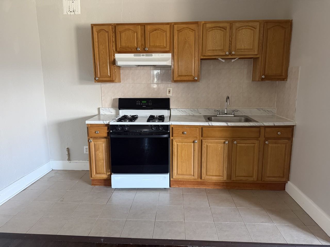 435 Westminster Ave #C4 - Photo 2 of 6