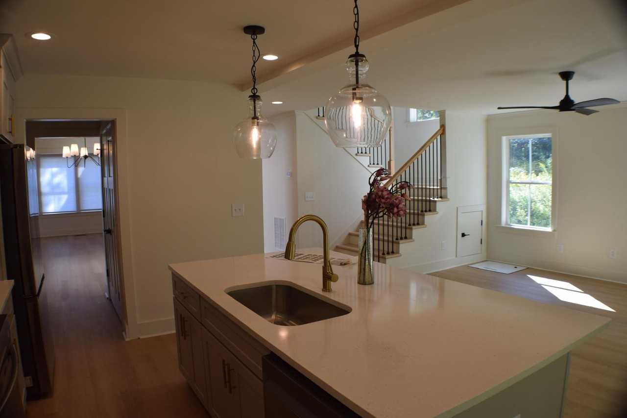 518 Pierce Ave Nw #NA - Photo 5 of 29
