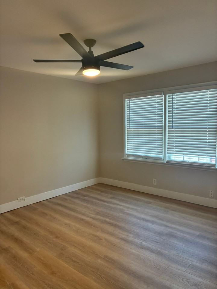 625 Broadmoor Drive - Photo 7 of 13