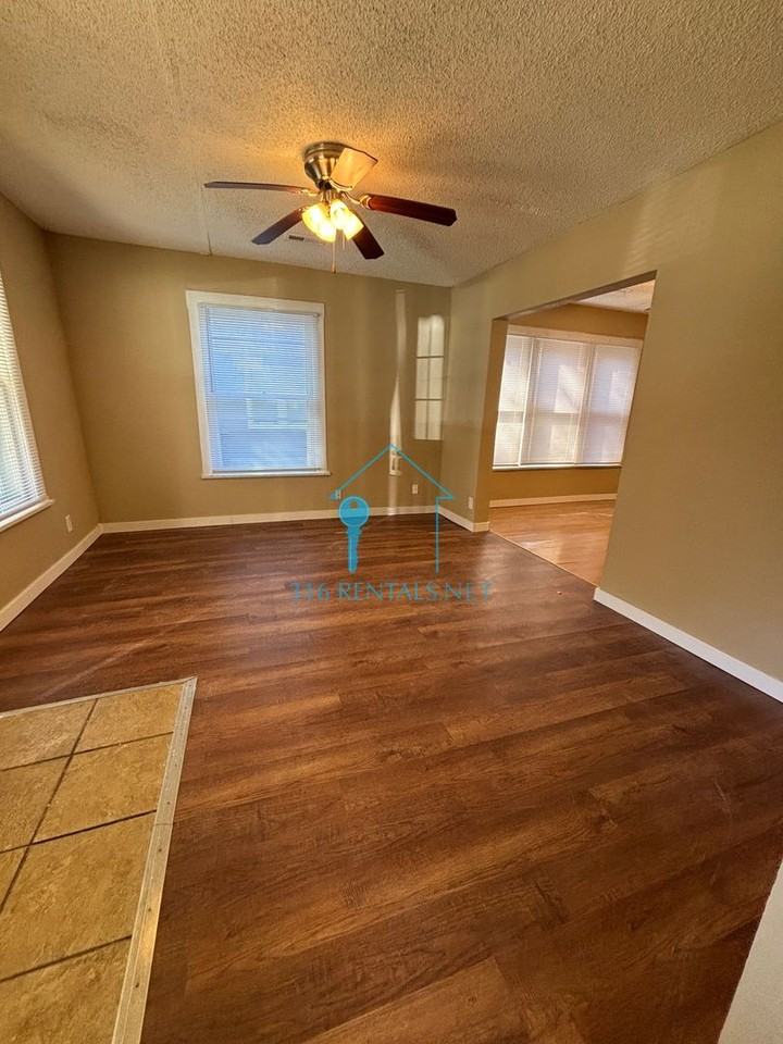 703 S Alleghany St - Photo 3 of 10